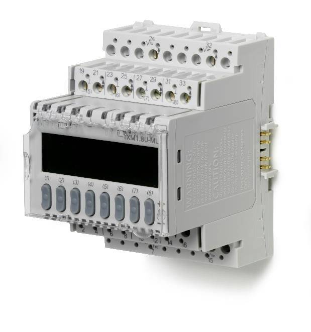 Elektronisches Steuergerät mit mehreren Steckplätzen und Tasten, zeigt ein digitales Display vorne, verwendet in Industrieanlagen.