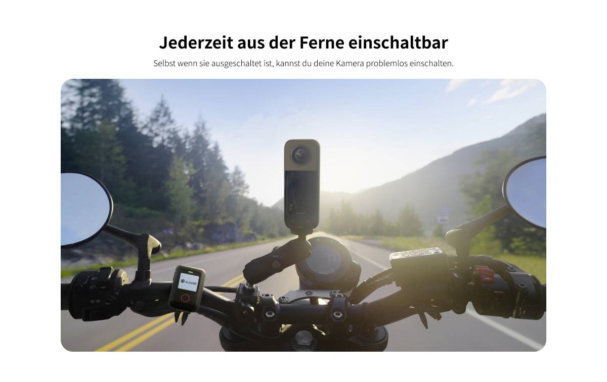 Blick von einem Motorradlenker auf eine Landstraße, mit montierter Kamera. Text: 'Jederzeit aus der Ferne einschaltbar'.