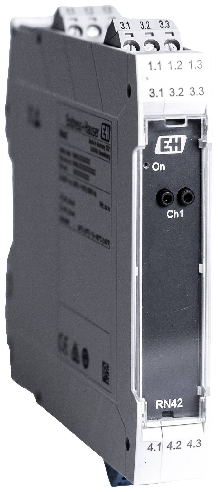 Ein graues elektronisches Gerät mit der Aufschrift 'RN42', zwei schwarzen Knöpfen und einem Schalter, das anscheinend für technische Anwendungen genutzt wird.
