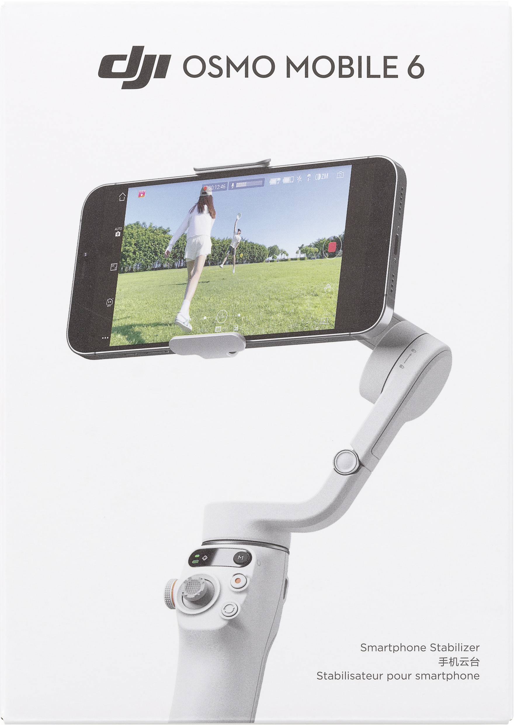 'DJI Osmo Mobile 6' Smartphone-Stabilisator mit montiertem Handy, zeigt Videoaufnahme einer Person beim Golfspielen im Freien.