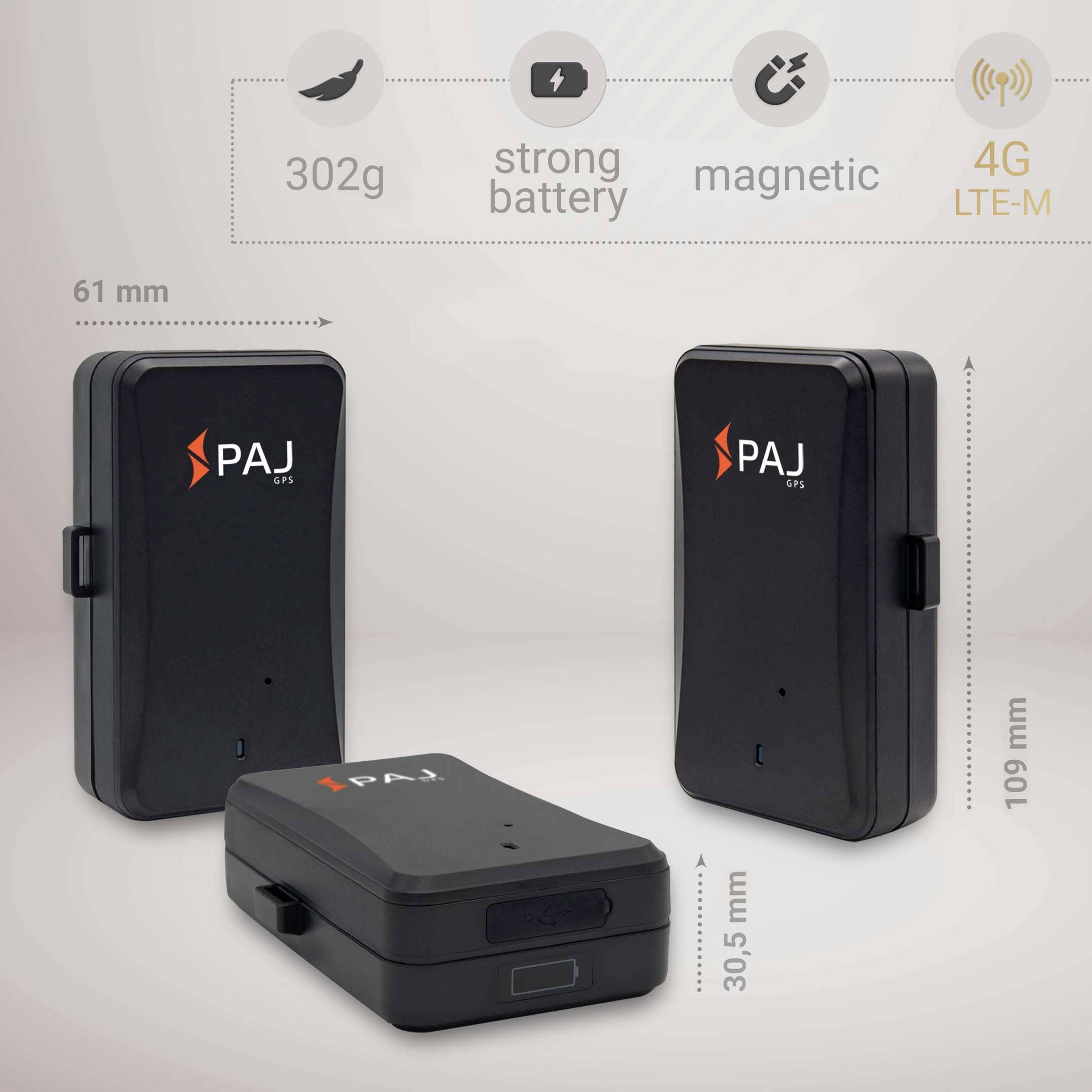 Drei schwarze GPS-Tracker mit PAJ-Logo. Eigenschaften: 302g, starke Batterie, magnetisch, 4G LTE-M. Maße: 61mm x 109mm x 30,5mm.