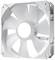 Ein weißer Computerlüfter mit acht Blättern, für Kühlung in PC-Gehäusen.