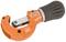 Ein orangefarbenes Rohrschneidewerkzeug mit schwarzem Griff, geeignet zum Schneiden von Metallrohren.