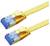 Zwei gelbe Ethernet-Kabel mit blauen Steckern nebeneinander liegend.