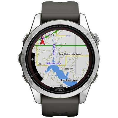 Eine Navigationskarte auf einer Smartwatch zeigt eine rote Route, einen blauen See mit der Beschriftung 'Hillsdale Lake' sowie Zonen wie 'Low Plains'.