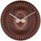 Runde Wand-Uhr mit radialen Linien in Kupferoptik und silbernen Zeigern.
