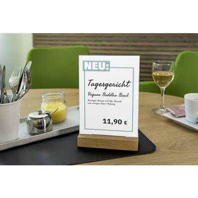 Tischaufsteller im Restaurant zeigt Tagesgericht: 'Vegane Buddha Bowl' für 11,90 EUR. Im Hintergrund Wein und Besteck.