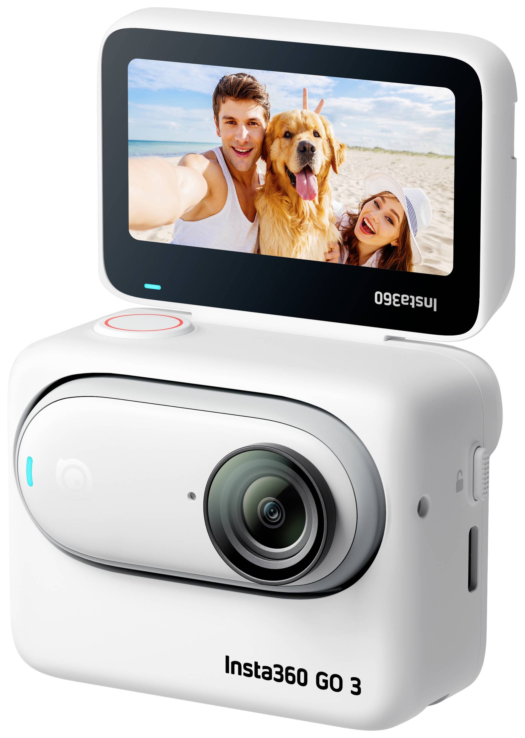 Eine kleine Kamera mit Display zeigt ein Selfie von zwei Personen und einem Hund am Strand. Kamera-Modell: Insta360 GO 3.