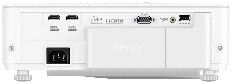 Ein weißer Projektor mit verschiedenen Anschlüssen: zwei HDMI-Ports, einem VGA-Port, einem USB-Port, Audioausgang und Netzanschluss.