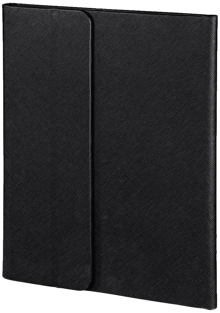 Eine schwarze, geschlossene Tablet-Hülle aus strukturiertem Material, dargestellt aufrecht in einem leicht angewinkelten Profil.