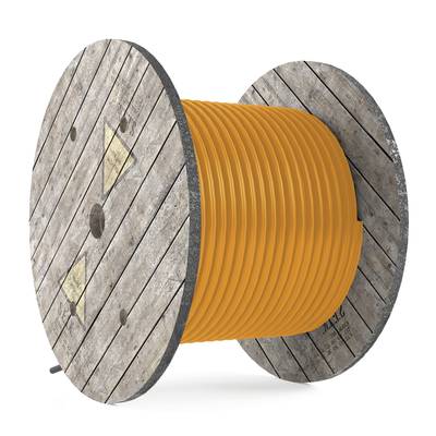 Große Holzspule mit orangenem Kabel auf einem weißen Hintergrund.