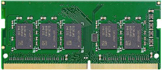 Ein grüner RAM-Speichermodul mit mehreren schwarzen Speicherchips. Es handelt sich um ein wichtiges Hardware-Komponente eines Computers.