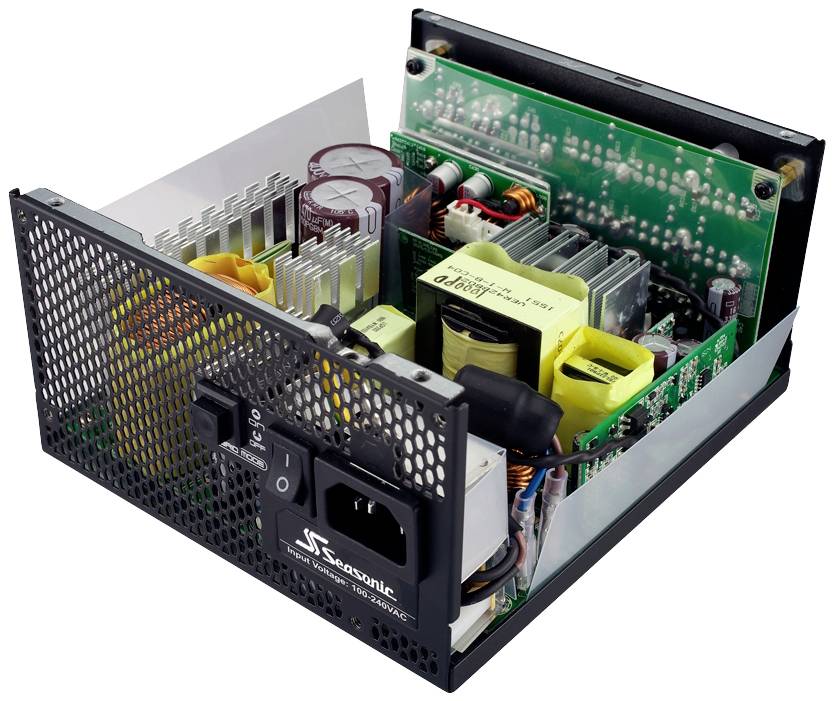 Ansicht eines offenen Computer-Netzteils, zeigt elektronische Bauteile wie Kondensatoren, Kühlkörper und Steckverbindungen.