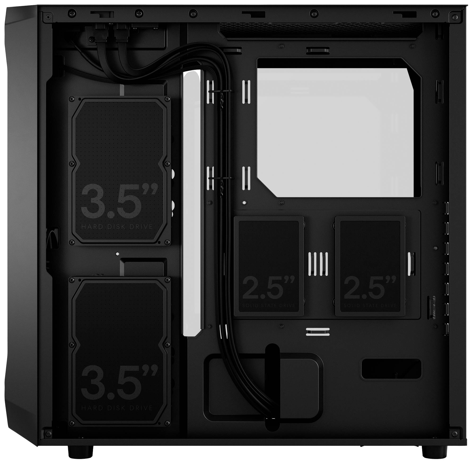 Ein schwarzes Computergehäuse ohne Komponenten, mit sichtbaren Einbauschächten für 3,5-Zoll- und 2,5-Zoll-Laufwerke.