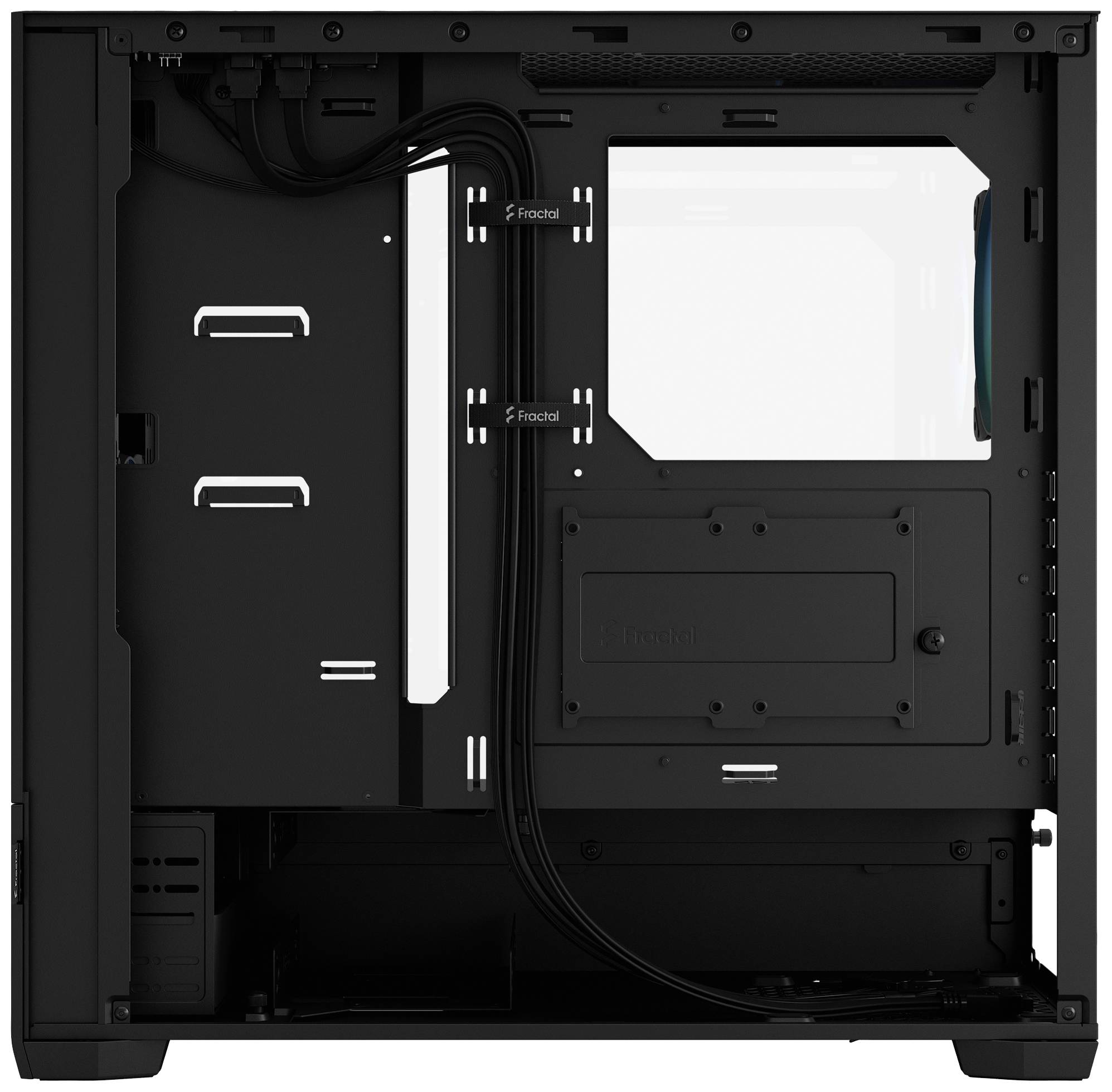 Gehäuse eines Computergehäuses ohne Komponenten. Sichtbar sind Kabelmanagement-Optionen und Platz für Mainboard und Laufwerke.
