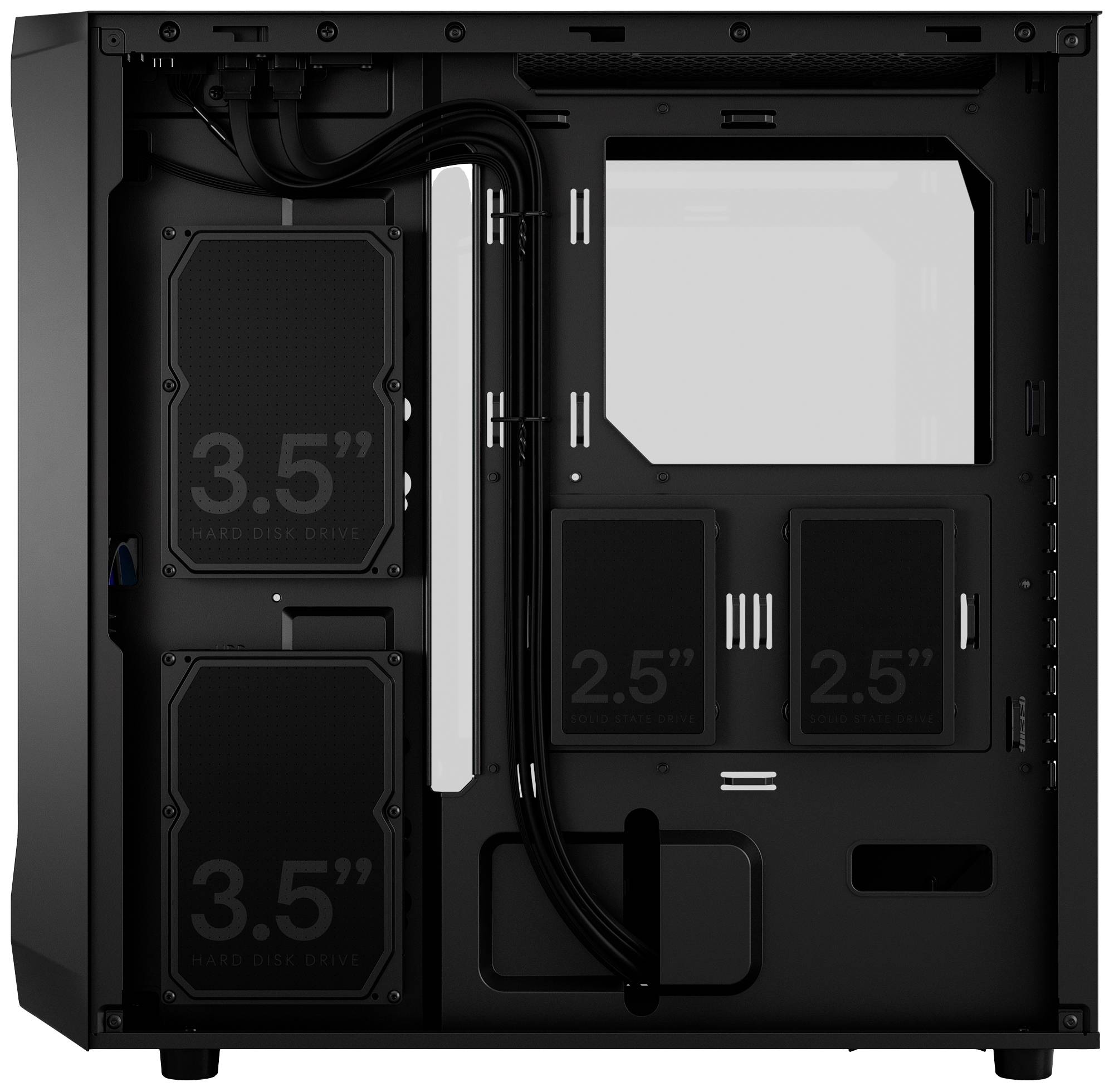 Ein leerer Computergehäuse-Innenraum mit Halterungen für 3,5-Zoll- und 2,5-Zoll-Festplatteneinschübe, sichtbar sind Kabelkanäle.