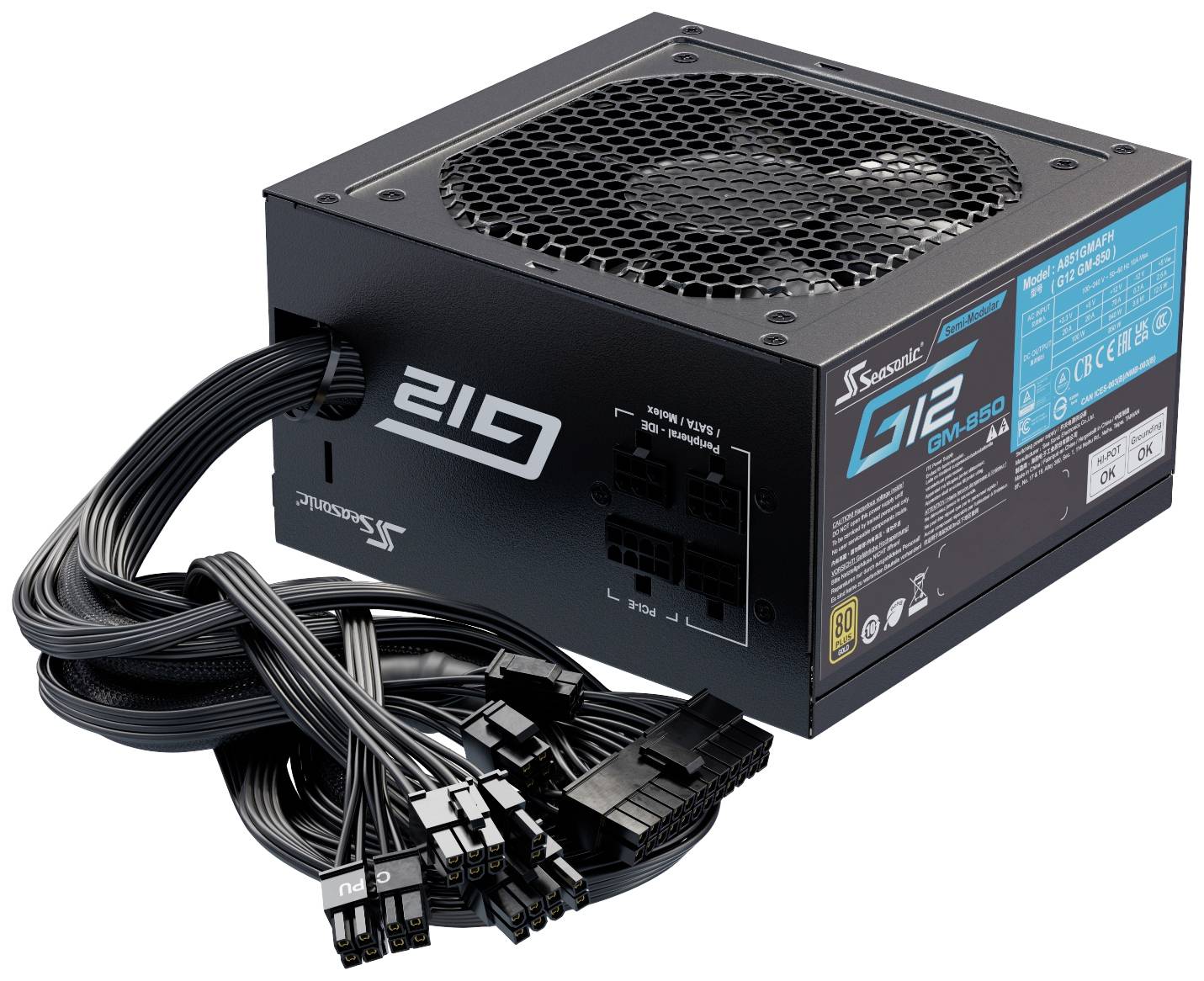 Schwarzes PC-Netzteil mit Lüfter oben, mehreren Anschlusskabeln und einem Etikett mit technischen Spezifikationen seitlich.