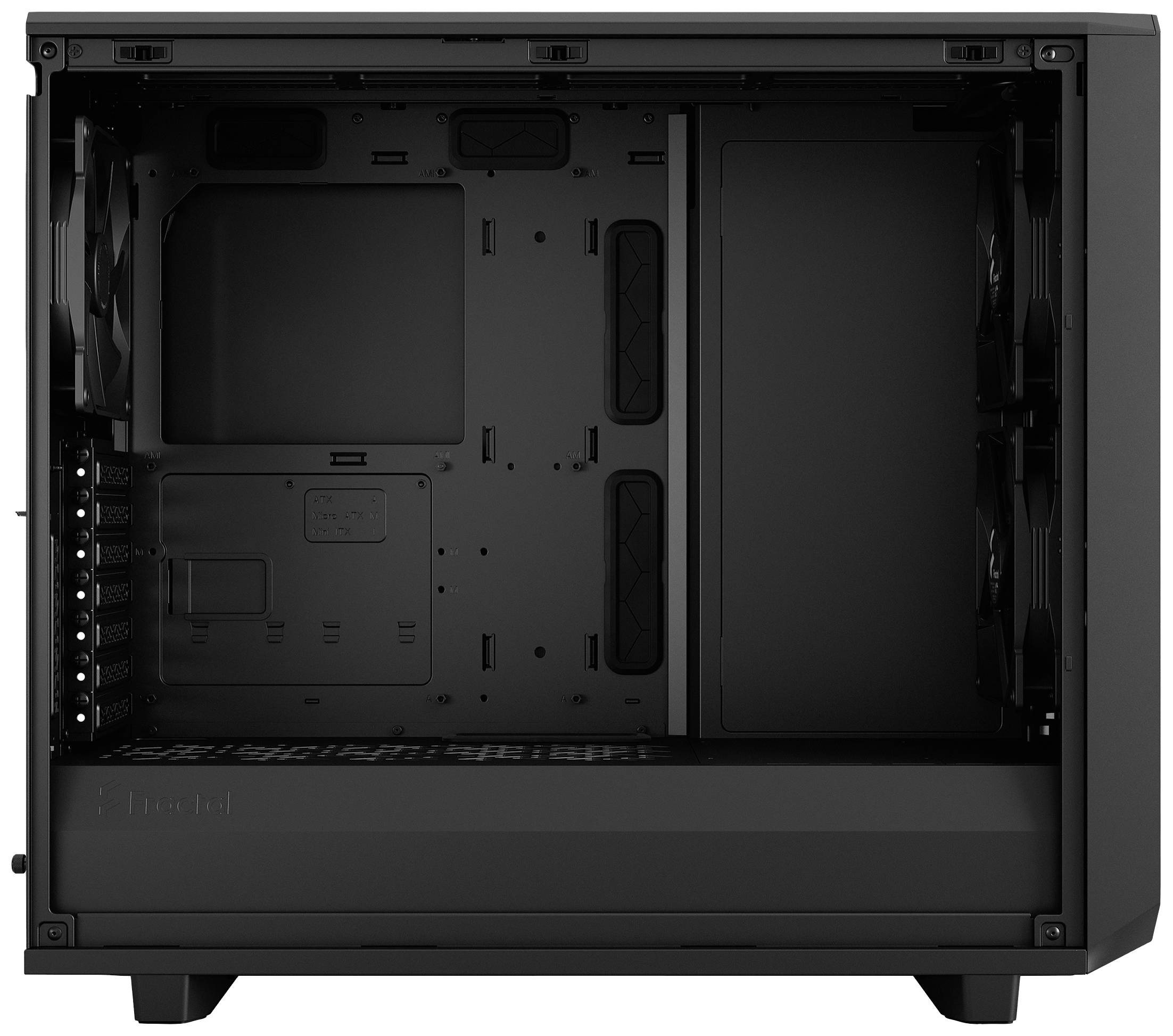 Ein leerer Computergehäuse-Turm in der Farbe Schwarz, mit sichtbaren Lüfterplätzen und Kabelmanagementoptionen, ohne Komponenten.