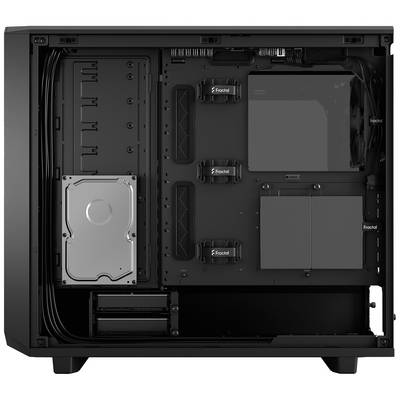 Offenes Computergehäuse mit sichtbarer Hardware, darunter eine Festplatte und Kabelmanagementsystem. Keine installierten Komponenten.