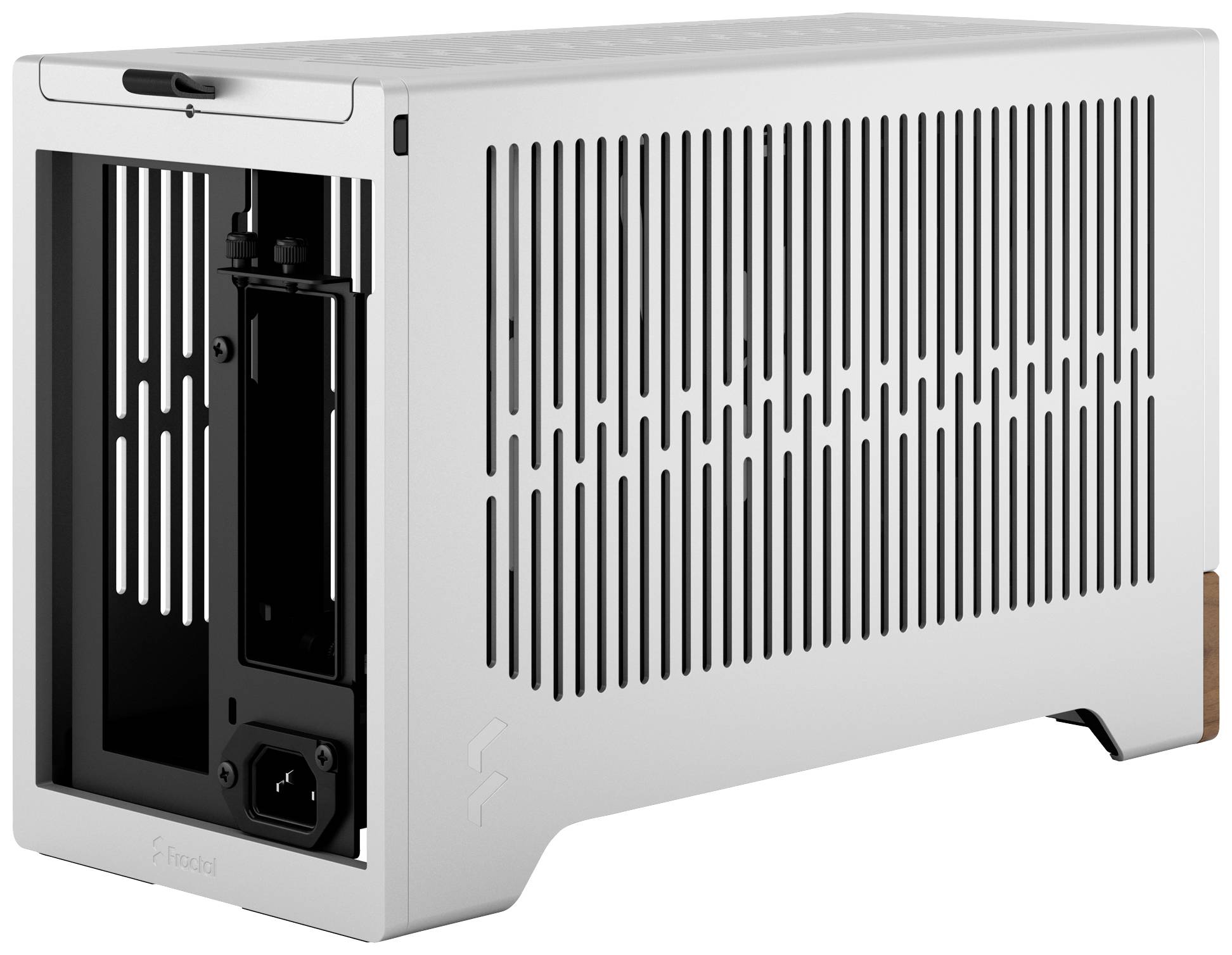 Ein silbernes, belüftetes Computergehäuse mit Netzanschluss an der Rückseite. Geeignet für den Zusammenbau eines PCs.