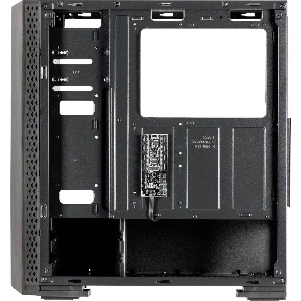 Schwarzes Computergehäuseinnere mit Montageschienen, einem großen rechteckigen Ausschnitt hinten, und Anschlussplatine in der Mitte.