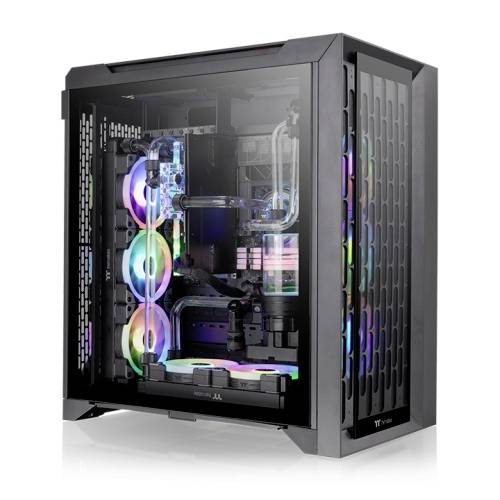 Ein moderner Gaming-PC mit transparenter Seitenwand zeigt RGB-beleuchtete Lüfter und komplexe Wasserkühlungskomponenten im Inneren.