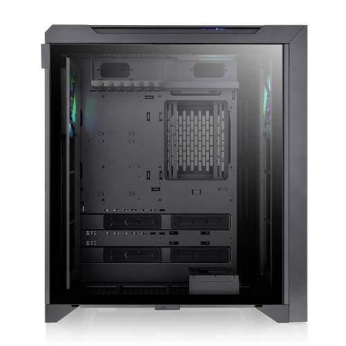 Schwarzes, leeres Computergehäuse mit Glasseitenteil, geeignet für den Einbau von Computerkomponenten.