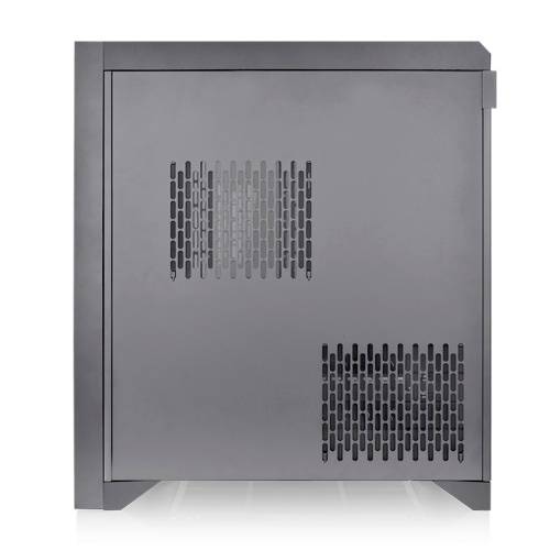 Grau lackiertes Gehäuse mit Belüftungsgittern an der Seite, geeignet für Server oder Computer.