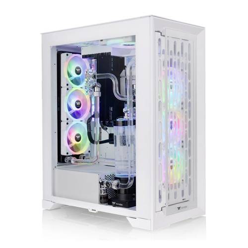 Ein weißes PC-Gehäuse mit drei Lüftern, die in Regenbogenfarben leuchten. Im Inneren sind Wasserkühlungskomponenten sichtbar.