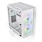 Gaming-PC-Gehäuse in Weiß mit Glasseite, zeigt installierte bunte RGB-Ventilatoren vorne und hinten.