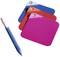 Drei bunte Notiztafeln (blau, rot, pink) mit einem blauen Stift. Label auf den Tafeln: 'boogie board'.