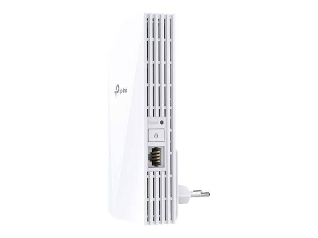Ein weißer WLAN-Repeater von TP-Link mit EU-Stecker, Ethernet-Anschluss und WPS-Taste an der Seite. Ideal zur Signalverstärkung.