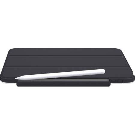 Ein schwarzes Tablet mit einem weißen Stylus darauf, geschlossen und von der Seite gesehen.