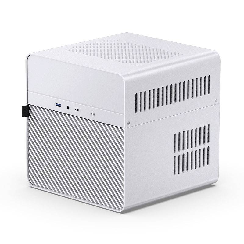 Ein kleiner, quadratischer, silberfarbener Computer mit Lüftungsschlitzen und USB-Anschlüssen.