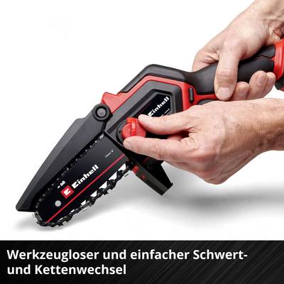 Zwei Hände halten eine kleine Akkukettensäge von Einhell. Text: 'Werkzeugloser und einfacher Schwert- und Kettenwechsel'.