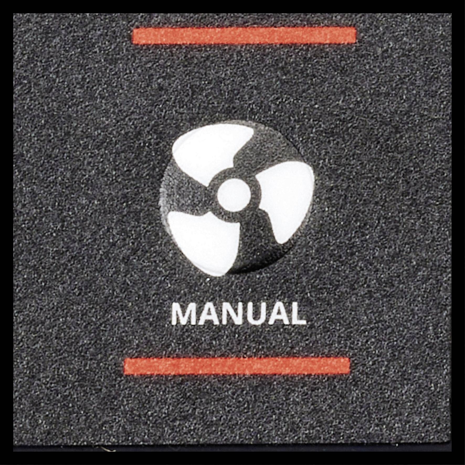 Ein schwarzer Schalter oder Knopf mit einem Ventilatorsymbol und der Aufschrift 'MANUAL' darunter, umgeben von roten Linien.