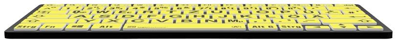 Gelbe Computertastatur mit großen schwarzen Buchstaben und Symbolen, entwickelt für Menschen mit Sehbehinderungen.