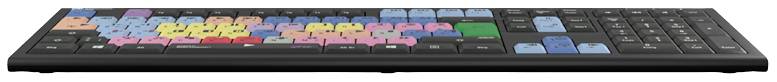 Eine schwarze Tastatur mit farblich unterschiedlichen Tasten für verschiedene Funktionen, hauptsächlich für Videobearbeitungssoftware.