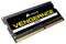 DDR4-RAM-Modul 'Corsair Vengeance', schwarze Platine, gelbe und weiße Schrift, zeigt Speichertyp.