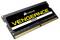 Ein schwarzes RAM-Modul mit der Aufschrift 'CORSAIR VENGEANCE DDR4'. Es handelt sich um Computerarbeitsspeicher mit goldenen Kontakten.