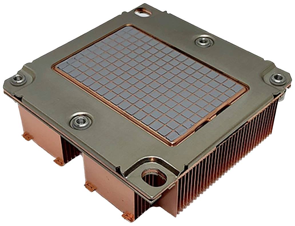 Ein quadratischer Kühlkörper aus Kupfer, mit integrierten Rippen und Schraublöchern, zur Wärmeableitung von elektronischen Bauteilen.