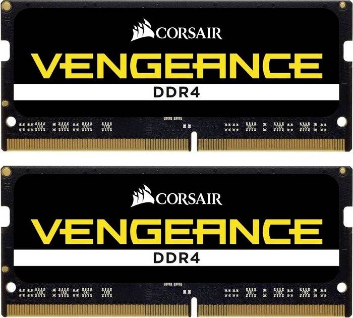 Zwei Corsair Vengeance DDR4 RAM-Module, schwarz mit gelber Aufschrift. Designed für leistungsstarke Computer, symbolisieren Geschwindigkeit und Effizienz.