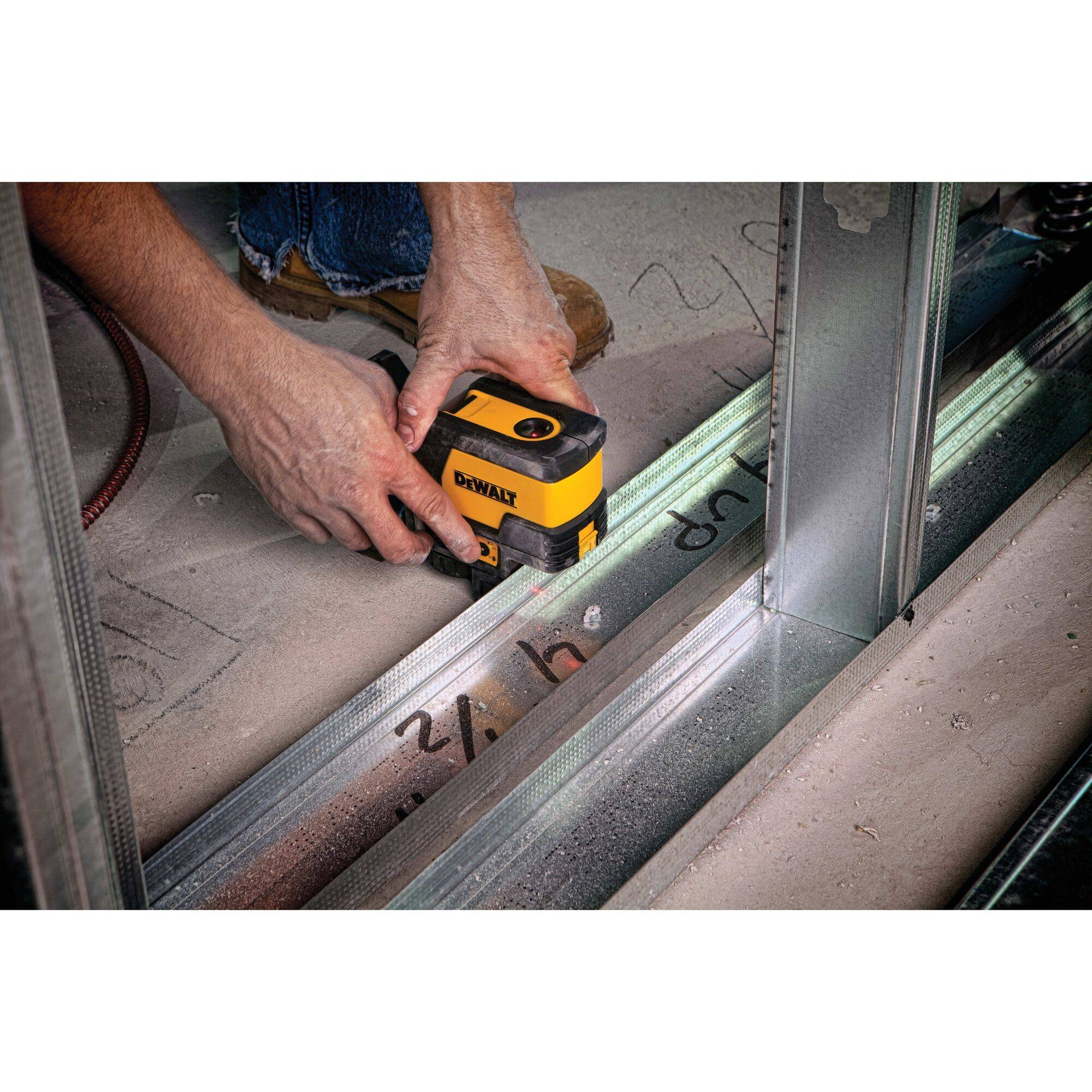 DeWalt DW0822-XJ, Kreuzlinienlaser-9