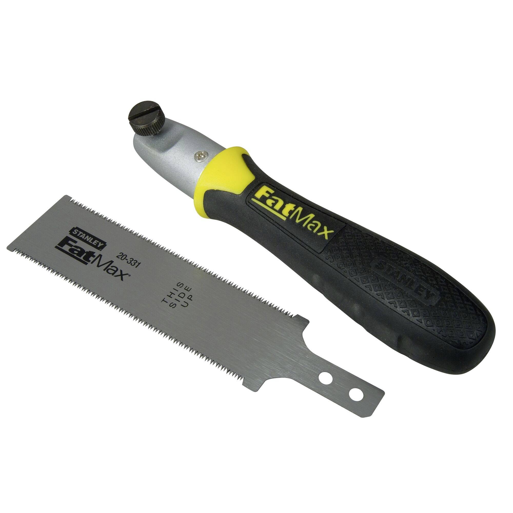 Eine Handboxsäge mit abnehmbarem Sägeblatt der Marke Stanley FatMax. Der Griff ist schwarz-gelb, das Blatt liegt daneben.