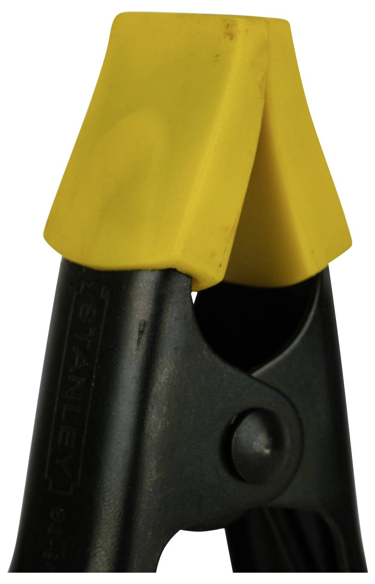 Eine Nahaufnahme einer schwarzen Klemme mit gelben Gummi-Enden. Die Klemme hat einen Gelenkpunkt für Bewegung und Halt.