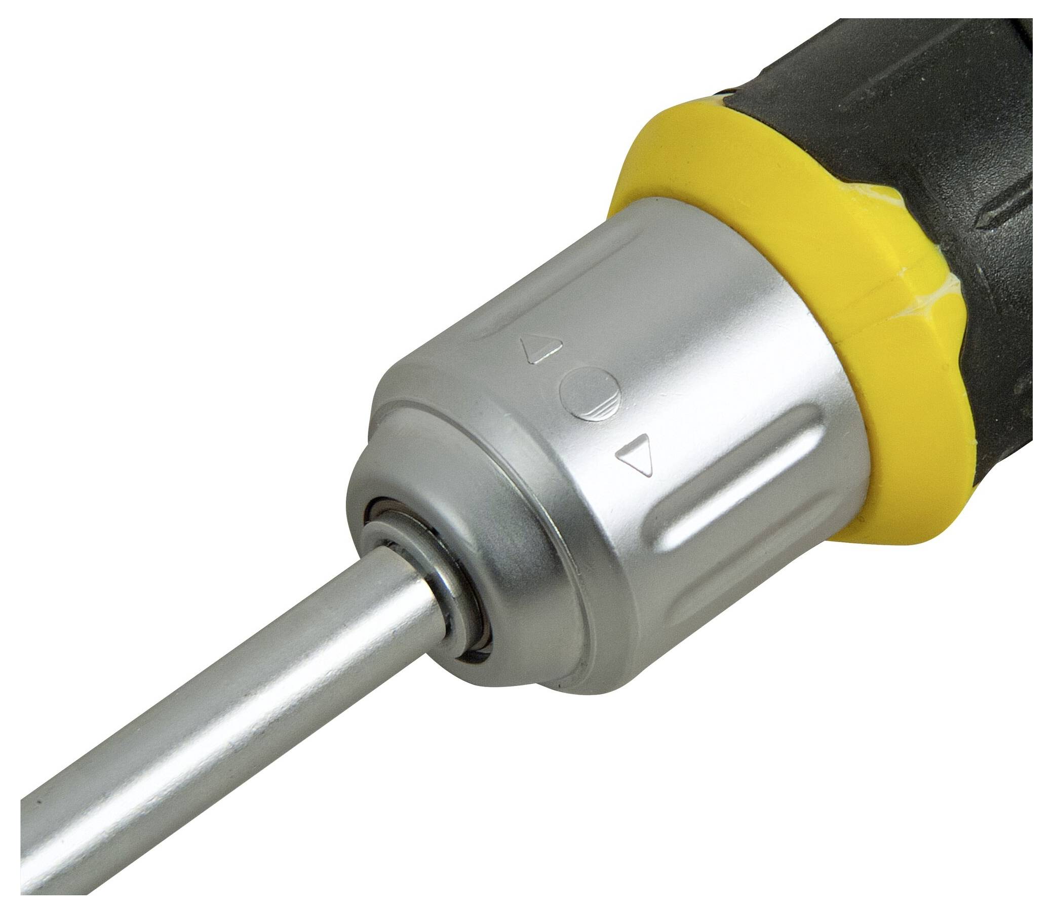 Elektrische Bohrmaschine mit gelben und schwarzen Griff, Metallbohrfutter und Bohrer vorne.