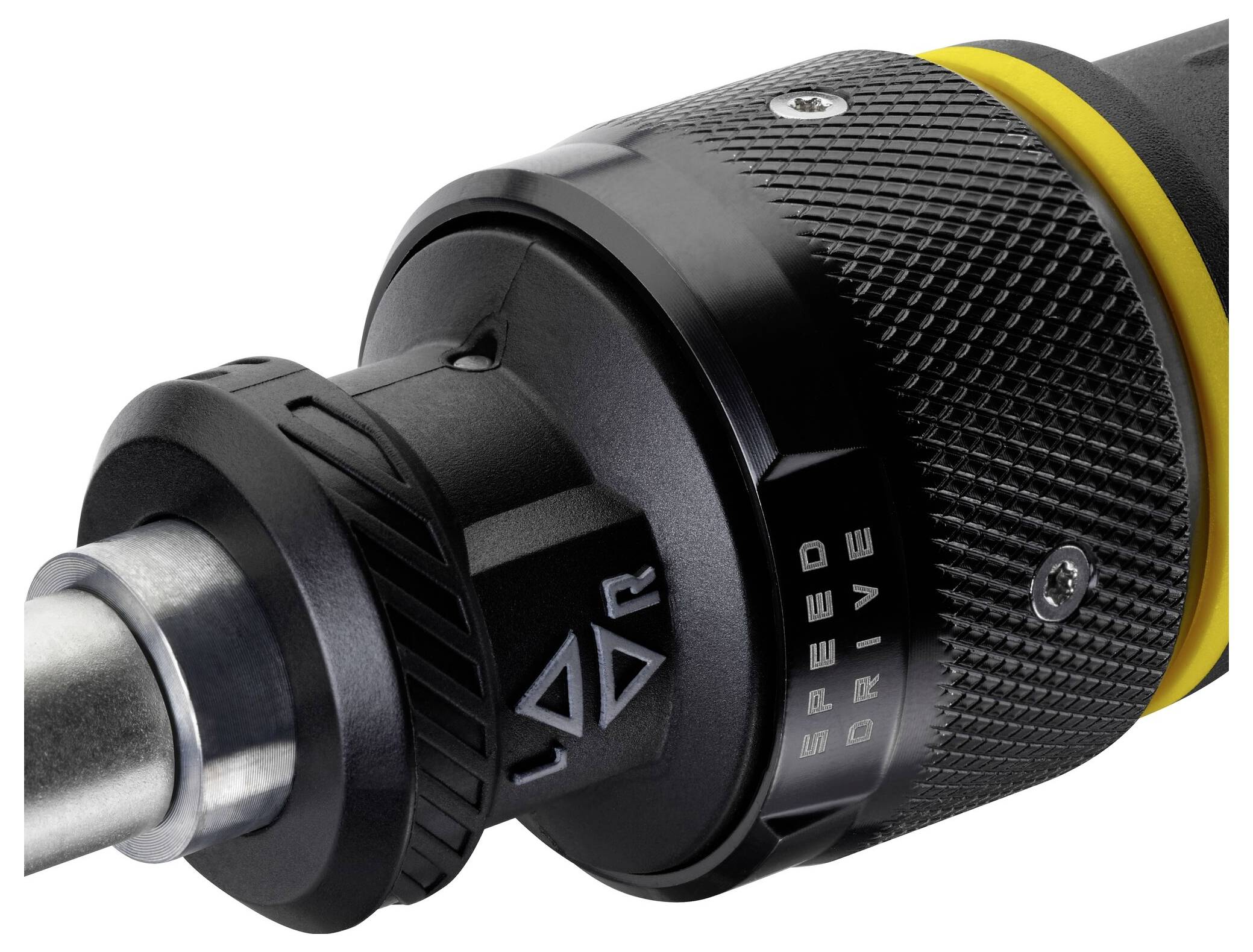 Nahaufnahme eines schwarzen und gelben Bohrmaschinenaufsatzes mit strukturiertem Griff und geprägten Symbolen. Hauptfokus auf Funktionalität.