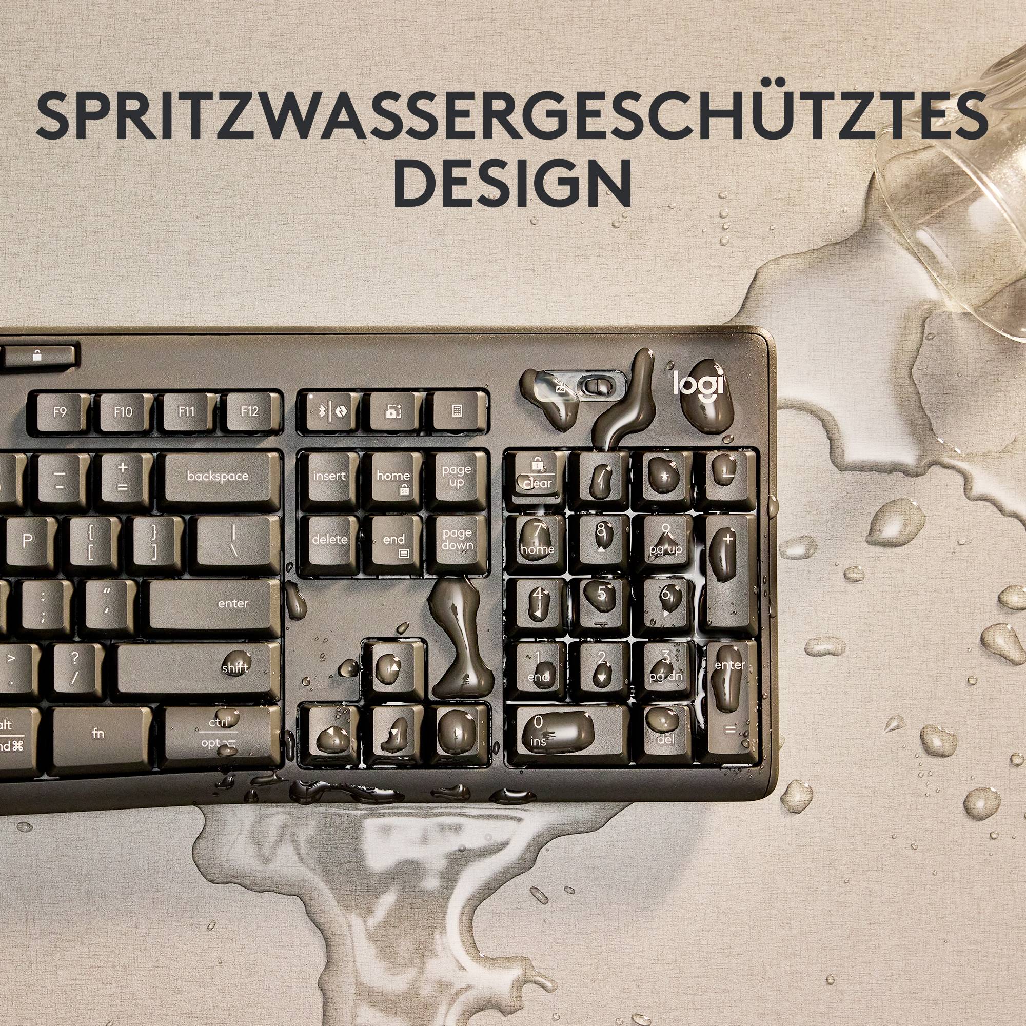 Tastatur mit Wasser bespritzt. Text: 'Spritzwassergeschütztes Design'.