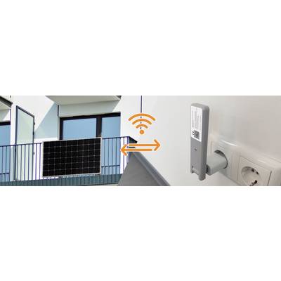 Ein Solarpanel auf einem Balkon ist mit einem WLAN- und Steckdosengerät verbunden, symbolisiert durch ein oranges WLAN-Symbol.
