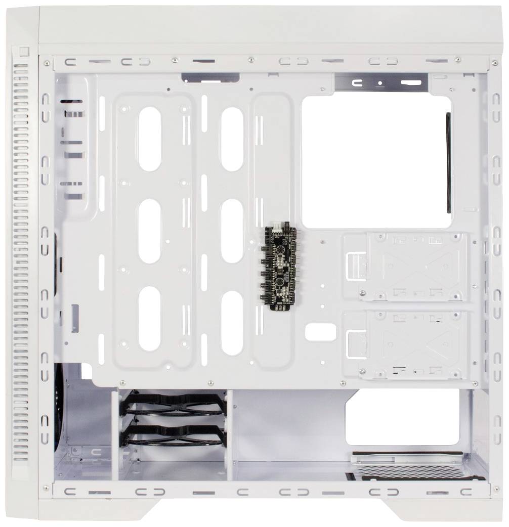 Innenansicht eines weißen PC-Gehäuses ohne installierte Komponenten, mit mehreren Montageplätzen und Lüfterhalterungen.